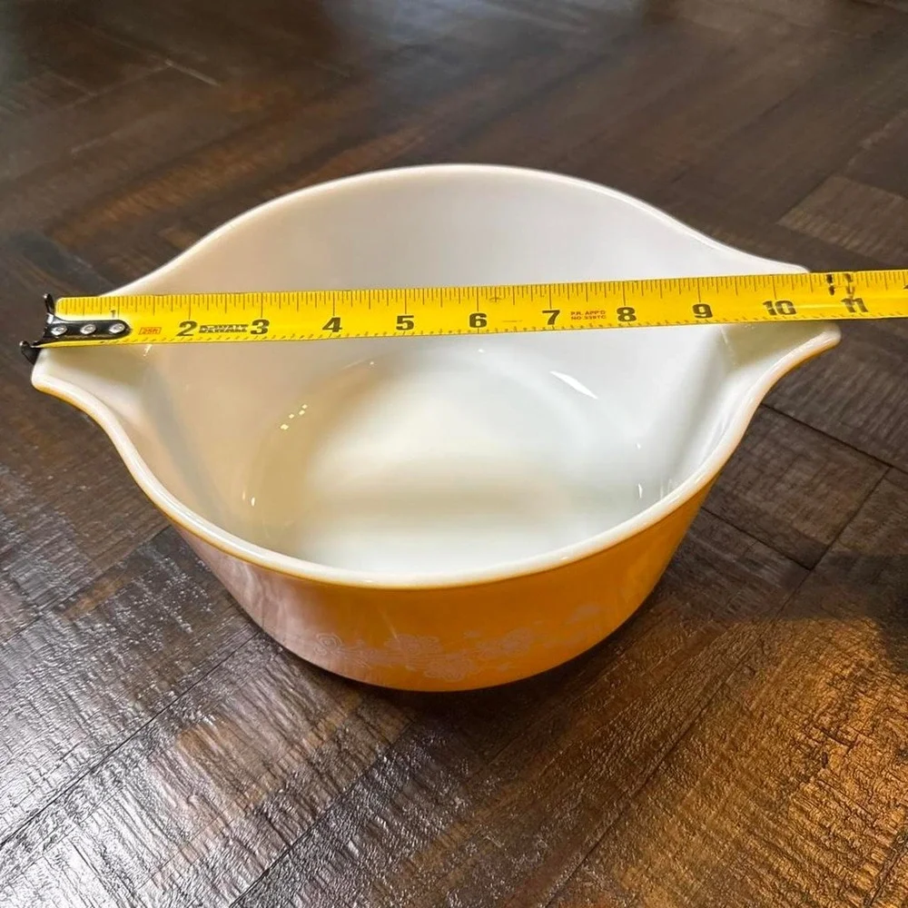 Vintage Pyrex Butterfly Gold 475-B 2.5 Qt Cinderella Casserole Bowl
